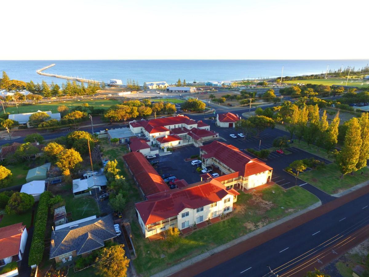 4 Central Hotels Near Busselton Jetty Observatory Worth Booking