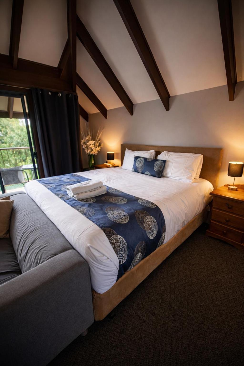 4 Central Hotels Near Beerenberg Strawberry Farm Worth Booking