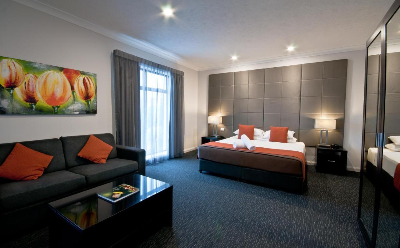 Where to Stay Near Flecker Botanic Gardens: 4 Hotels for Couples