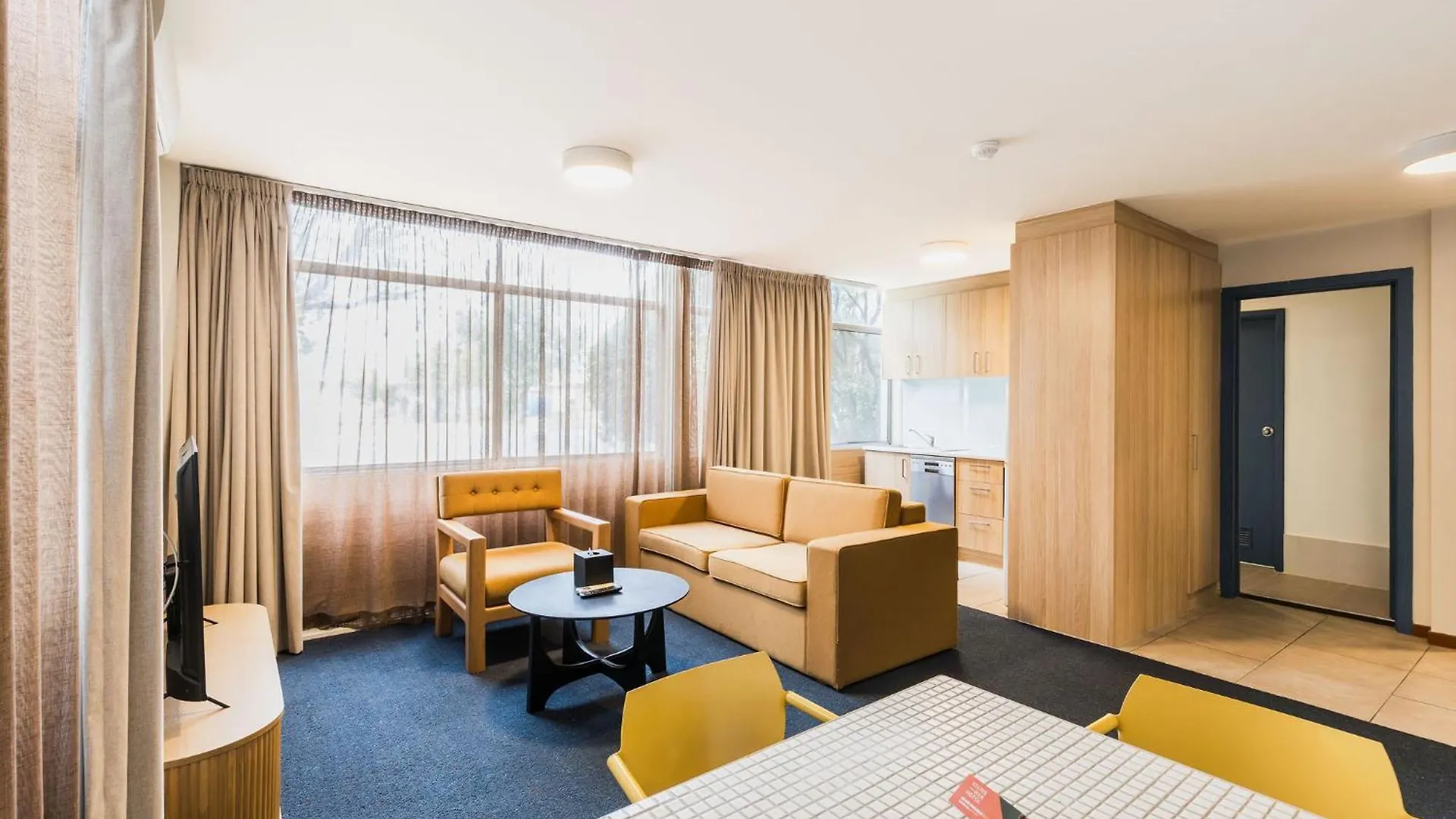 5 Top-Rated 4-Star Hotels Close to National Gallery of Australia
