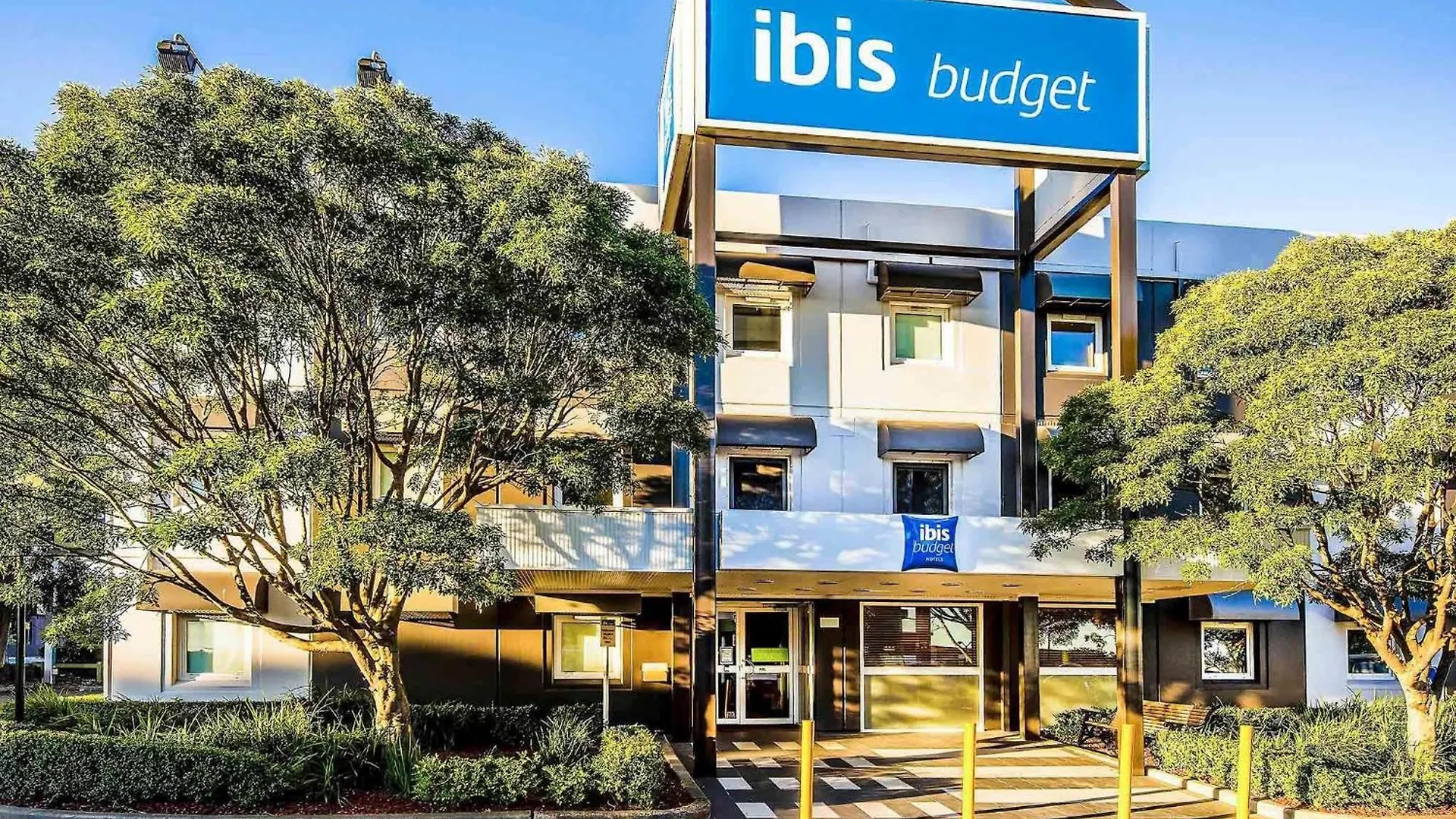 15 Airport Hotels Near The Star Sydney That Deliver