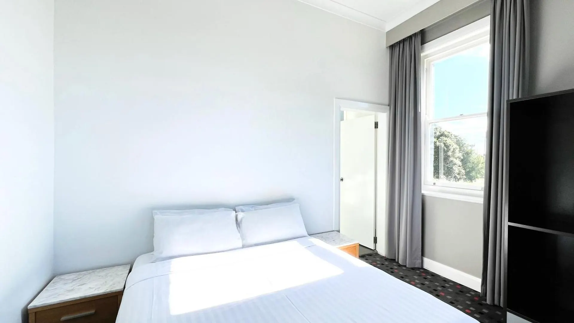 Staying Near Newcastle City Hall: 5 Family Hotels Compared