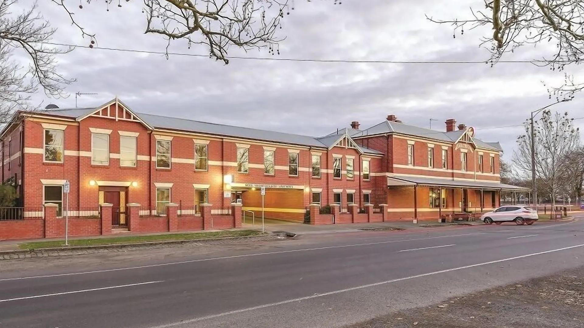 8 Four-Star Hotels Near Ballarat Botanical Gardens Worth Booking