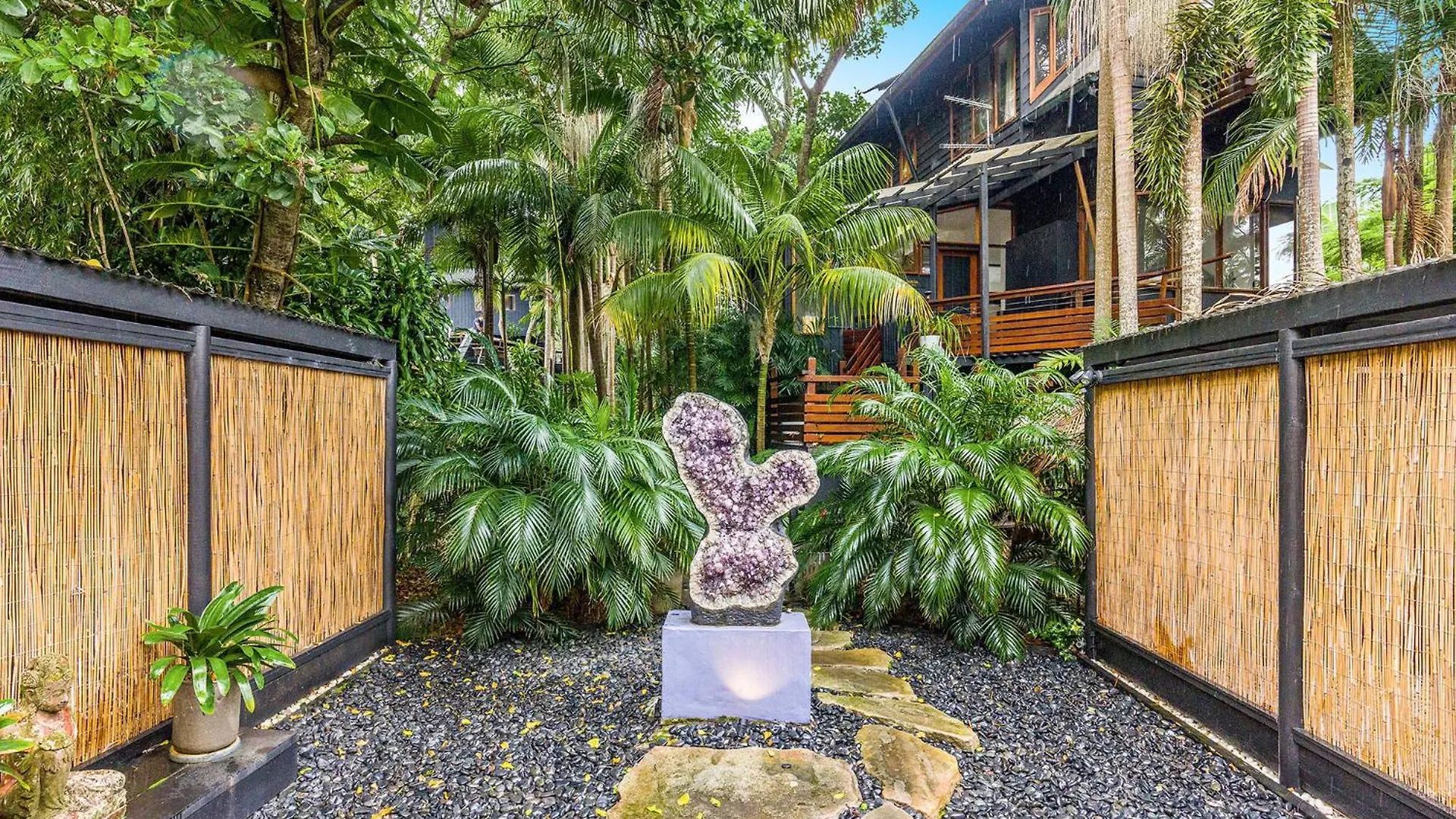 4 Smart 5-Star Hotels Near Byron Bay Golf Course