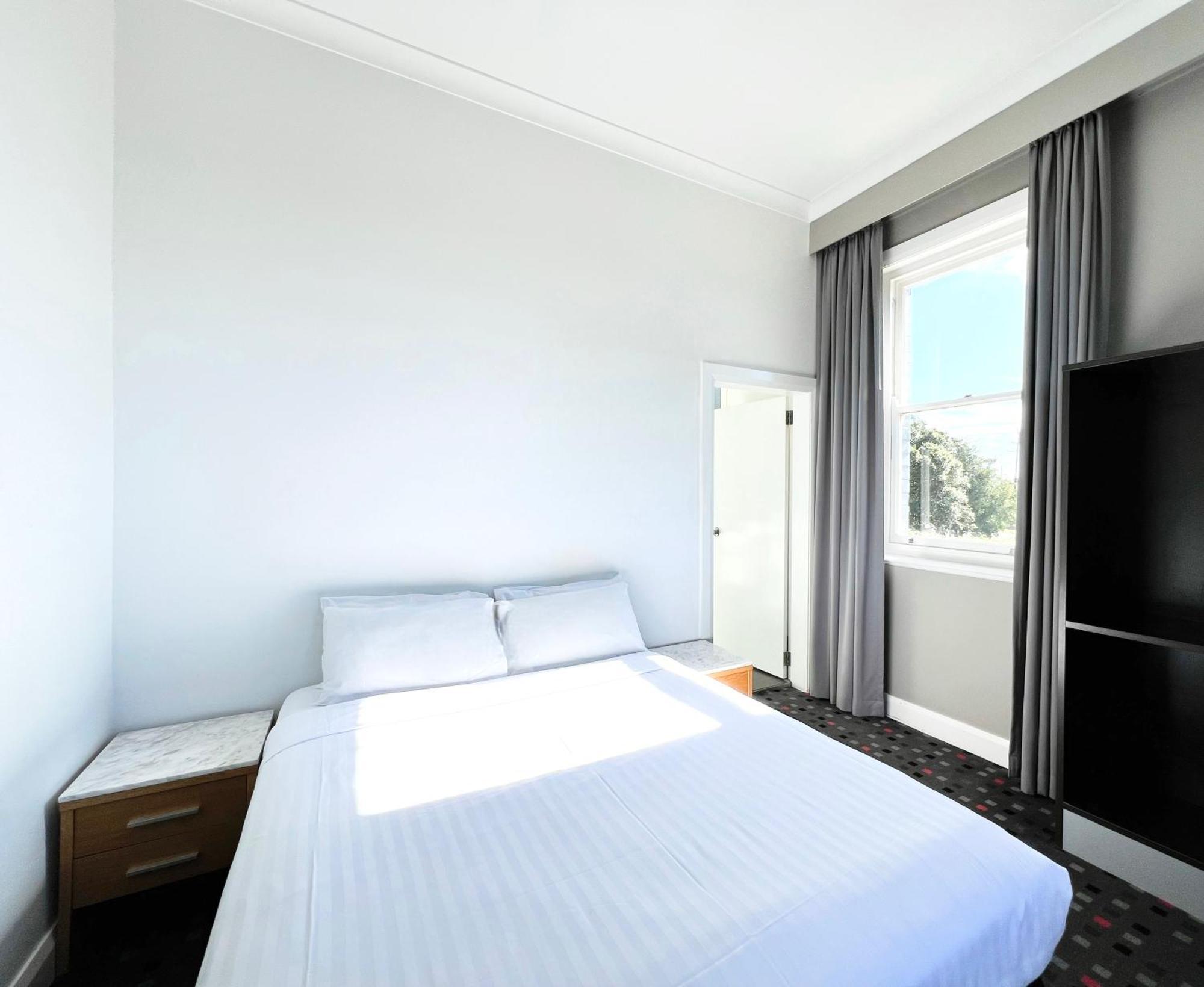 Staying Near Newcastle City Hall: 5 Family Hotels Compared
