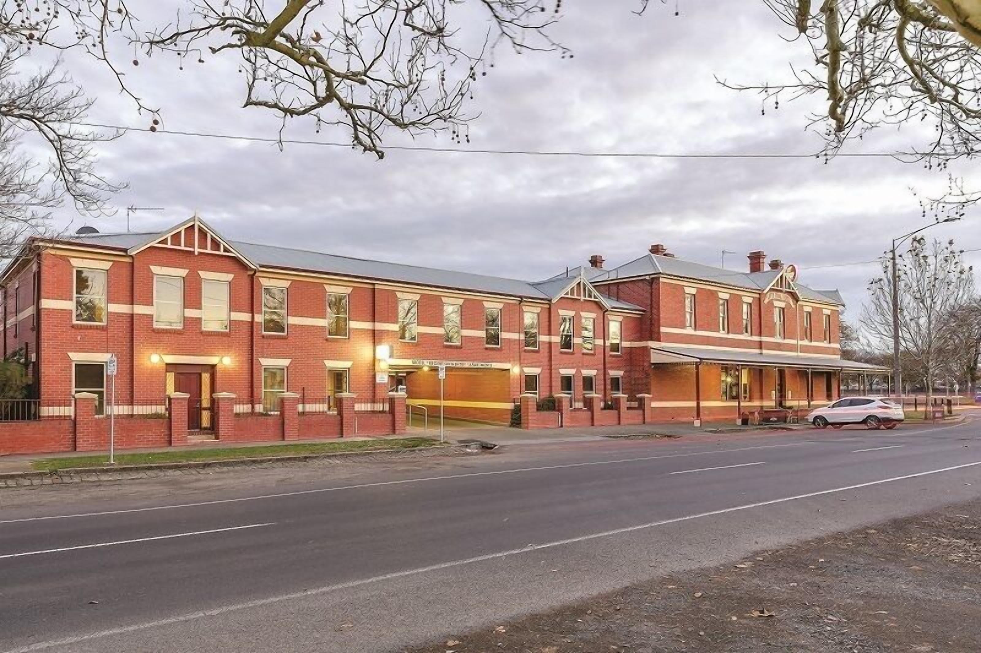 8 Four-Star Hotels Near Ballarat Botanical Gardens Worth Booking