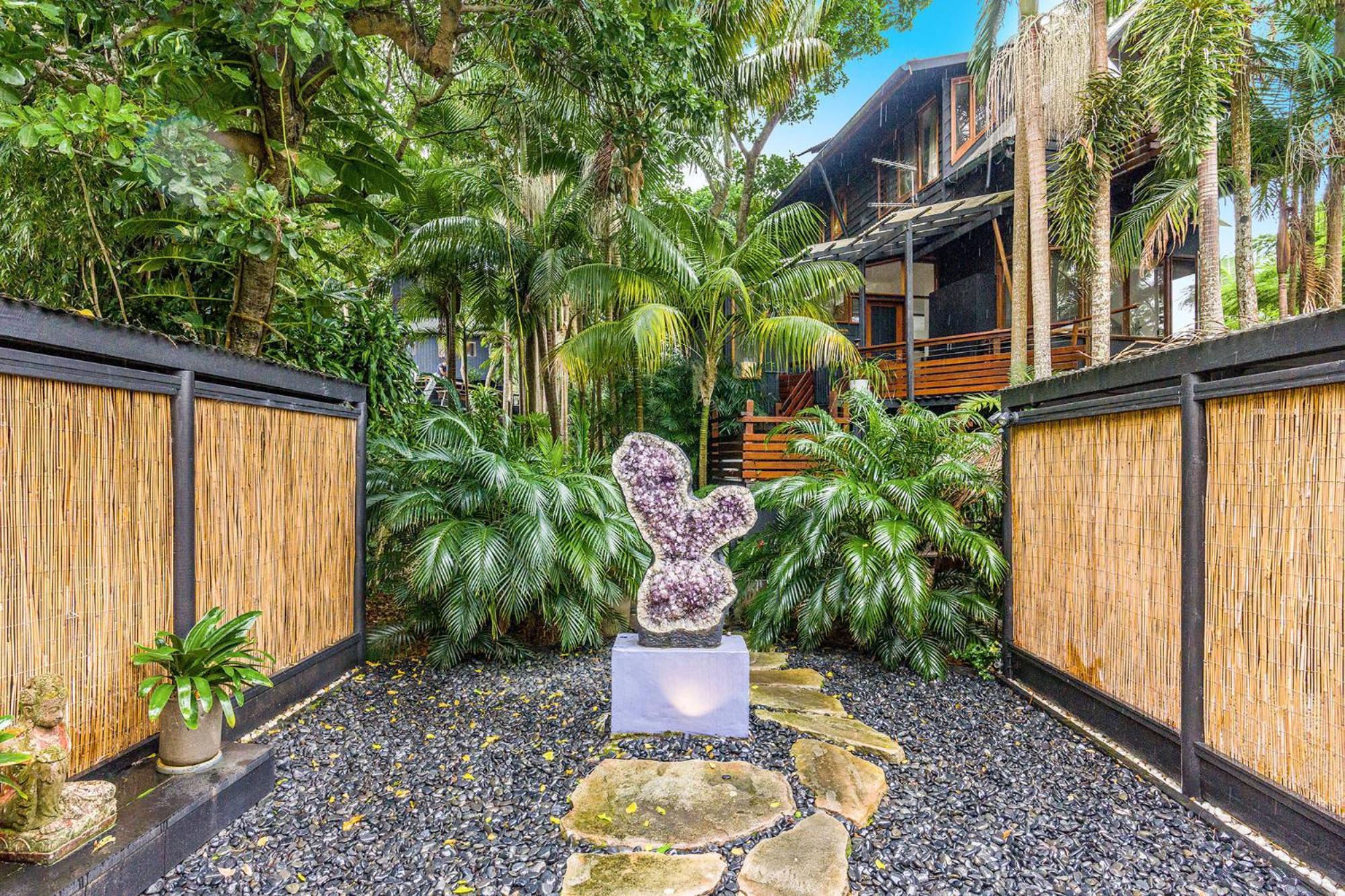 4 Smart 5-Star Hotels Near Byron Bay Golf Course